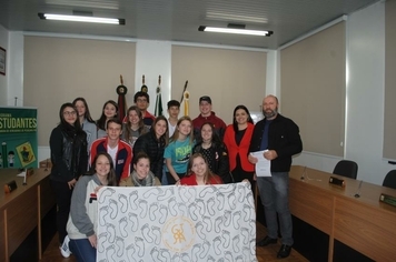 Grupo de Jovens da Paróquia São José visitam a Câmara de vereadores