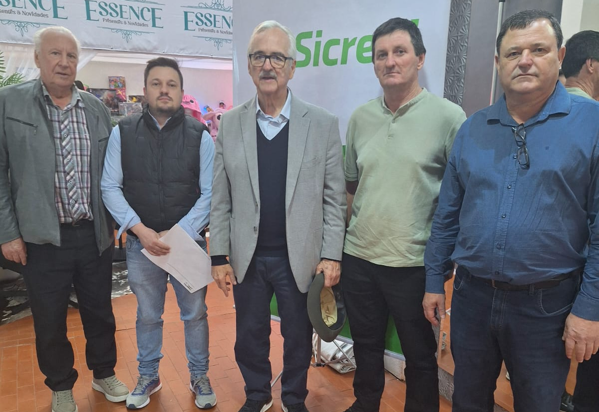 Autoridades prestigiam o Feirão da Sicredi em Pejuçara!