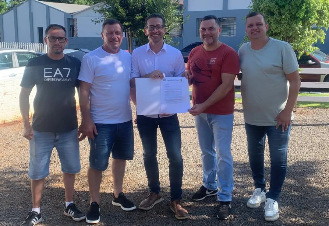 Diálogo com deputado marca visita na Festa da Uva