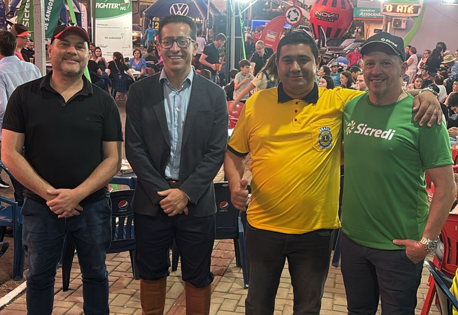 Autoridades prestigiam o Feirão da Sicredi em Pejuçara!
