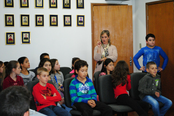 Alunos das Séries iniciais da Escola Angelo Furian Visitaram a Câmara Municipal